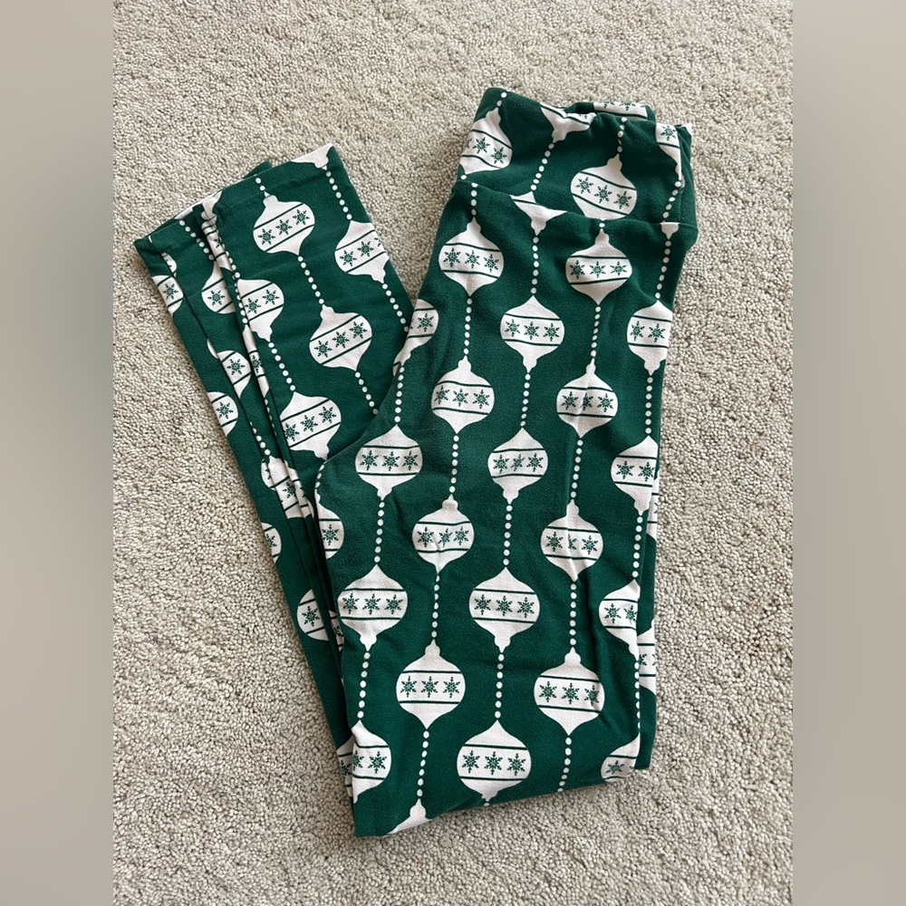 Lularoe Tween holiday Patterned dark green Leggings